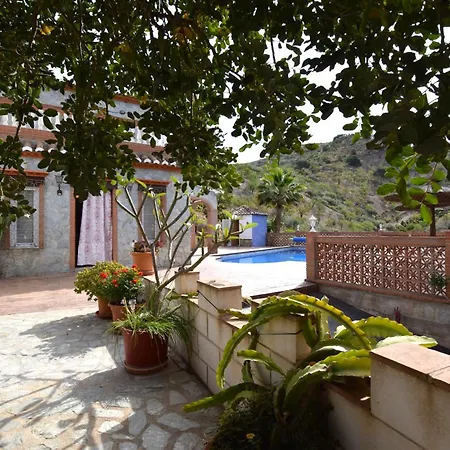 Charming With Private Pool Near Willa