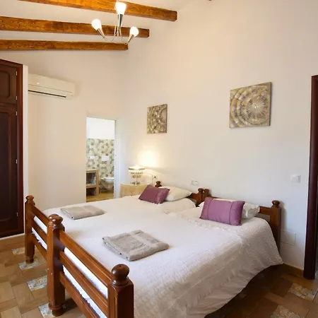 Charming With Private Pool Near Willa