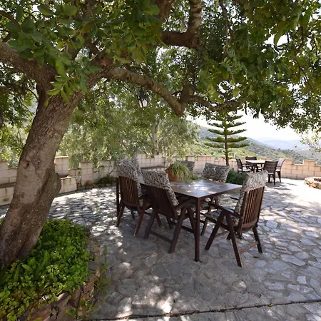 Charming With Private Pool Near