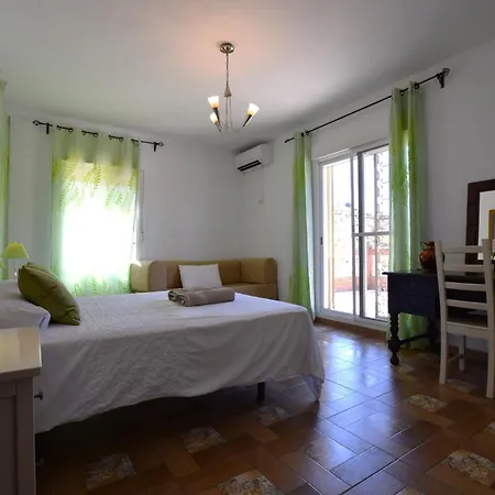 Charming With Private Pool Near