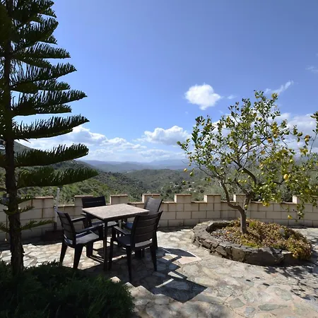 Charming With Private Pool Near